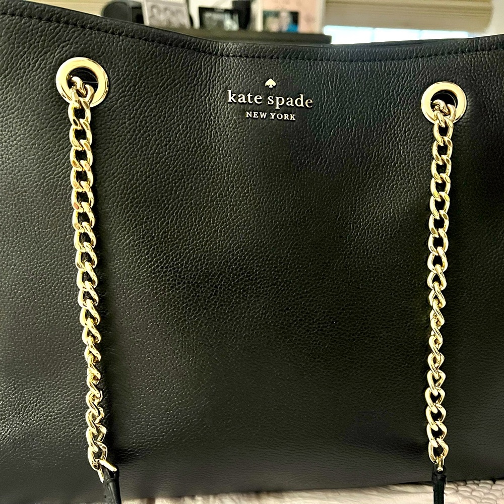 Beautiful large roomy shoulder bag from kate spade.